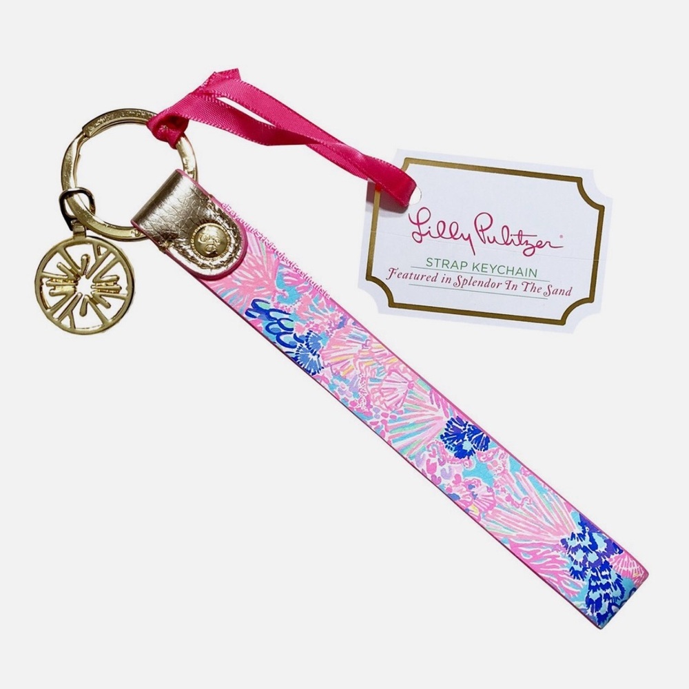 NWT Lilly Pulitzer Splendor in the Sand leatherette strap gold logo keychain